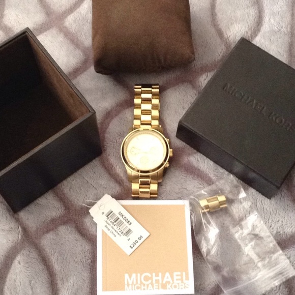 Large gold Michael Kors watch - Picture 3 of 5